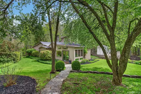 27 Old Wagon Rd, Woodstock, NY 12498