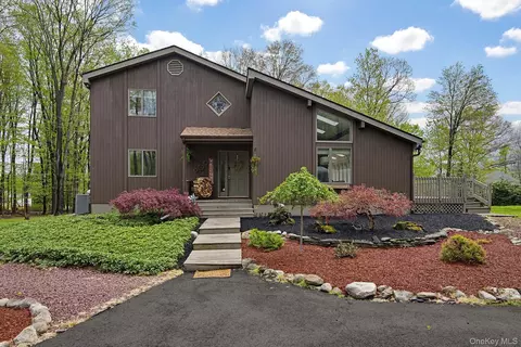 93 Walling Rd, Warwick, NY 10990