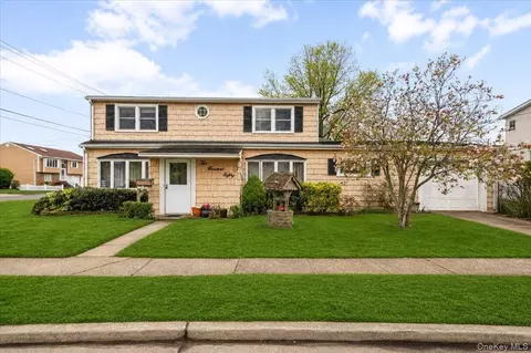 280 Division Ave, Massapequa, NY 11758
