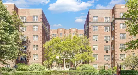 76-35 113th St #1A, Forest Hills, NY 11375