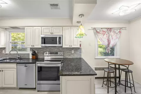 Kitchen - 15 Oxbow Rd, Patchogue, NY 11772 photo 4 of 5