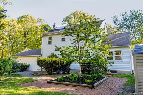 Exterior - 15 Oxbow Rd, Patchogue, NY 11772 photo 7 of 15