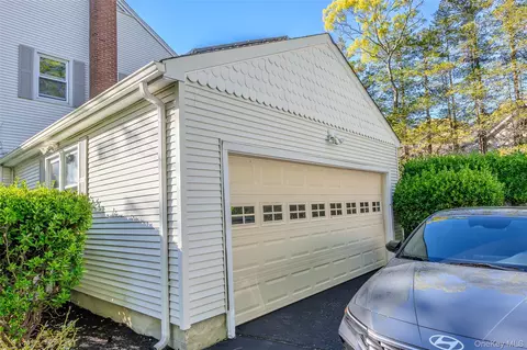 Exterior - 15 Oxbow Rd, Patchogue, NY 11772 photo 6 of 15