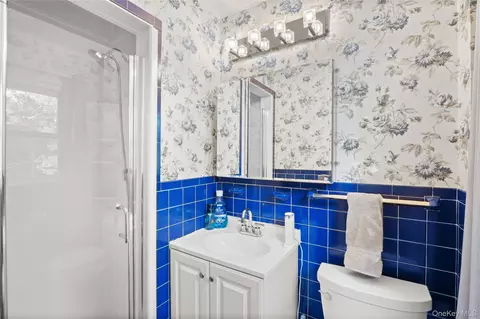 Bath - 15 Oxbow Rd, Patchogue, NY 11772 photo 2 of 3