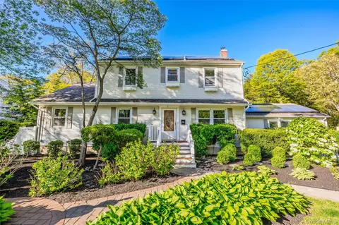 Exterior - 15 Oxbow Rd, Patchogue, NY 11772 photo 2 of 15