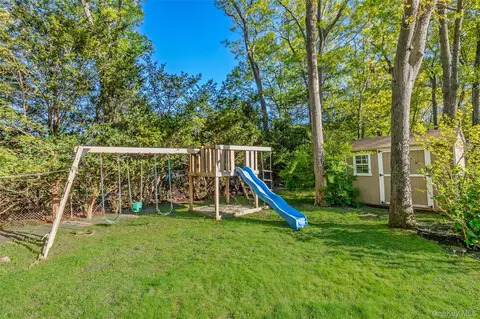 Exterior - 15 Oxbow Rd, Patchogue, NY 11772 photo 11 of 15