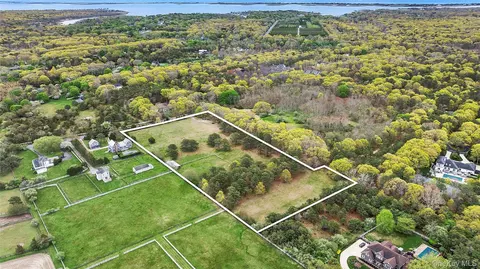 144 Damascus Rd, Southampton, NY 11942