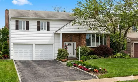 3089 Monterey Dr, Merrick, NY 11566