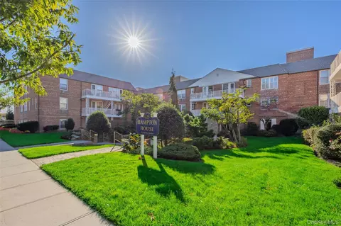 120 Morris Ave #B5, Rockville Centre, NY 11570