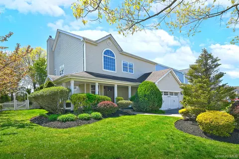 1 Dylan Pl, Melville, NY 11747