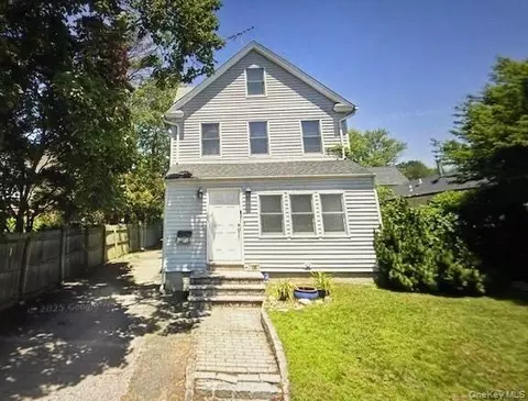 105 Bayview Ave, North Hempstead, NY 11030