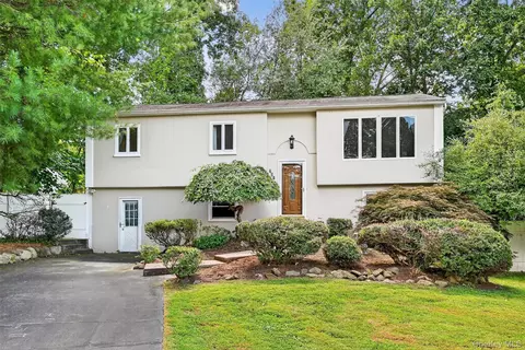 731 Manette Ln, Clarkstown, NY 10989