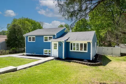 22 Oriole Dr, Poughkeepsie, NY 12601