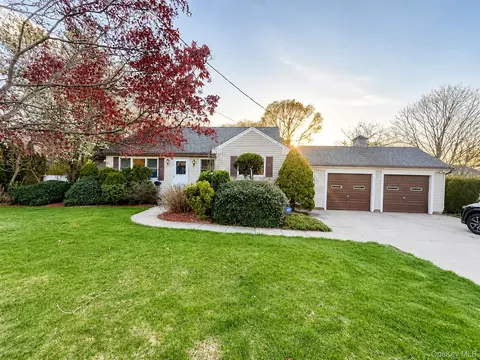 370 Washington Ave, Patchogue, NY 11772
