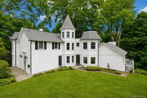 54 Hillside Ave, Mount Kisco, NY 10549