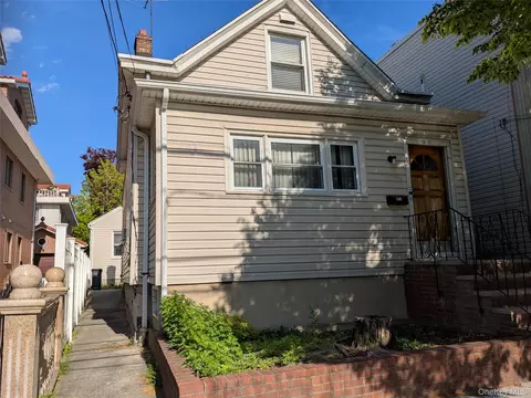 18-41 124th St, New York, NY 11356