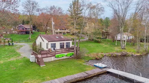 13 Redwood Ln, Swan Lake, NY 12783