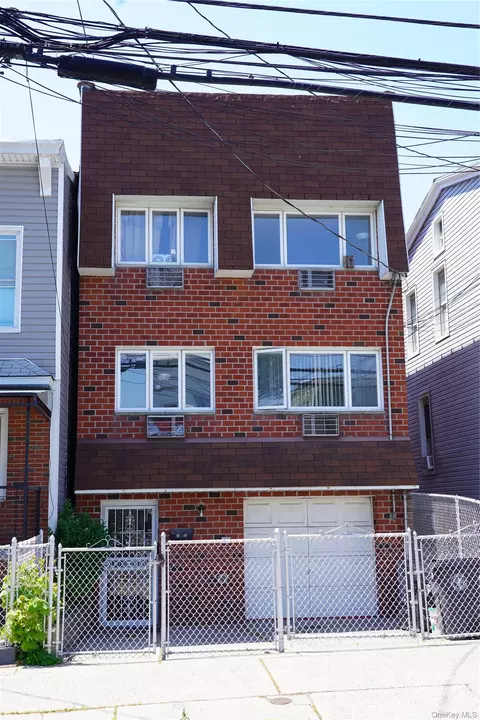 9720 88th St, Ozone Park, NY 11416