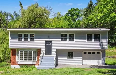 19 Englewood Ter, Mahopac, NY 10541