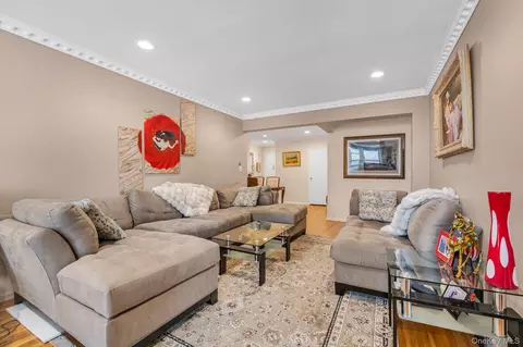 100-25 Queens Blvd #6E, New York, NY 11375