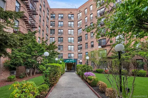 100-25 Queens Blvd #6E, New York, NY 11375