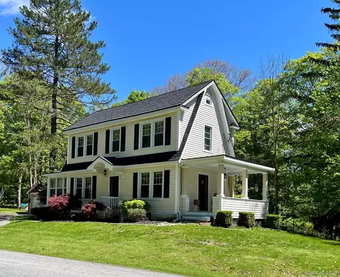 145 Drake Rd, Pleasant Valley, NY 12569