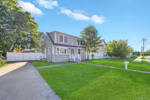 259 35th St, Lindenhurst, NY 11757