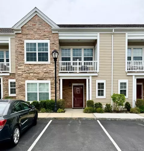 8 Wexford Ln #1, Oceanside, NY 11572