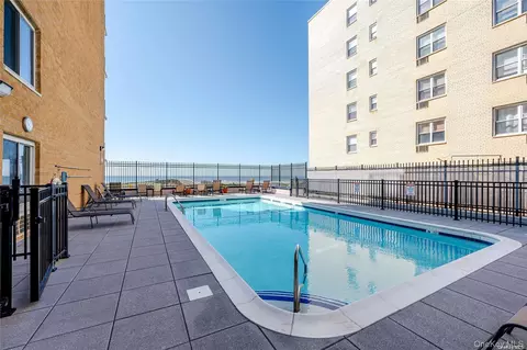 650 Shore Rd #1S, Long Beach, NY 11561