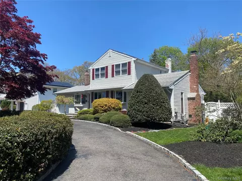 303 Timberpoint Rd, East Islip, NY 11730