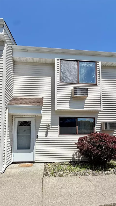 25 Pierces Rd #28, Newburgh, NY 12550