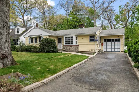 8 Birch Dr, Huntington Station, NY 11746