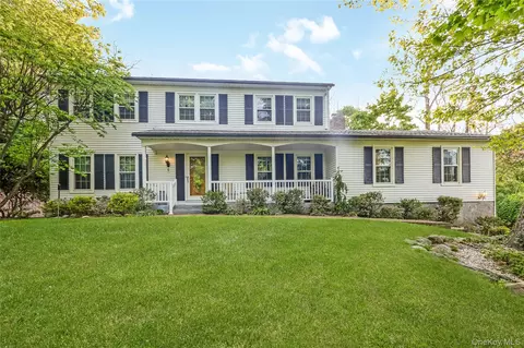 6 Green Knoll Ct, Northport, NY 11768