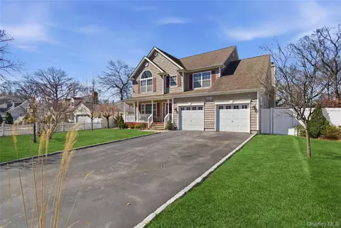 58 Mcgaw Ave, Lake Grove, NY 11755