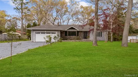 257 Southlawn Ave, Central Islip, NY 11722