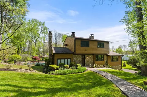 241 Chapel Hill Rd, Lloyd, NY 12528