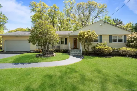 6 Canterbury Ct, Setauket, NY 11733