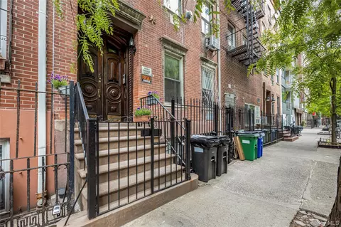 271 E 7th St #5, New York, NY 10009