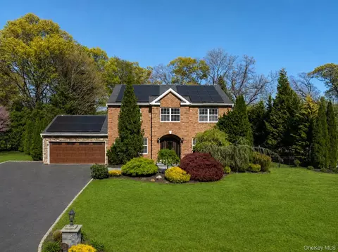 19 Hamilton Pl, Lake Grove, NY 11755