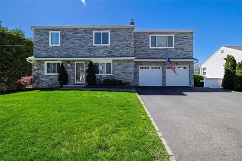 140 Baltimore Ave, Massapequa, NY 11758