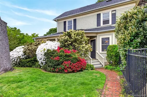 2 Van Buren St, North Hempstead, NY 11050