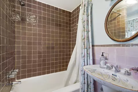 Bath - 227 Cedar Ln, Ossining, NY 10562 photo 1 of 2