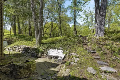 Exterior - 227 Cedar Ln, Ossining, NY 10562 photo 6 of 8