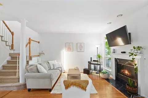 Living - 36 Scofield Ct, Peekskill, NY 10566 photo 4 of 4