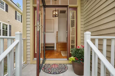 Entry Way - 36 Scofield Ct, Peekskill, NY 10566 photo 1 of 1