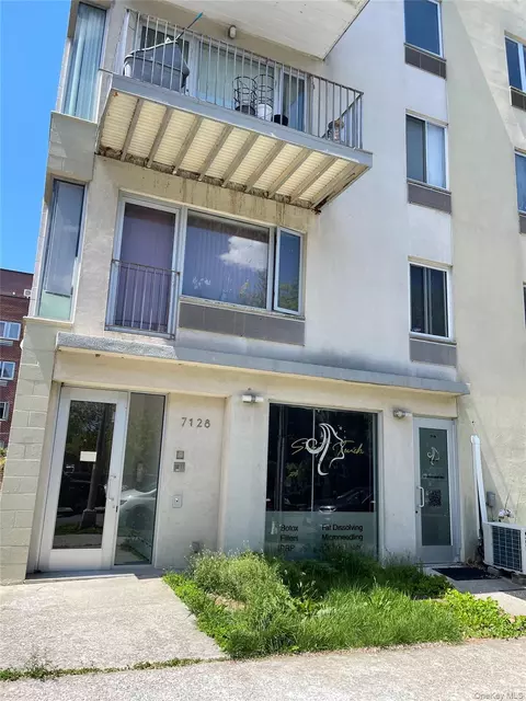 71-28 163rd St #3B, Fresh Meadows, NY 11365
