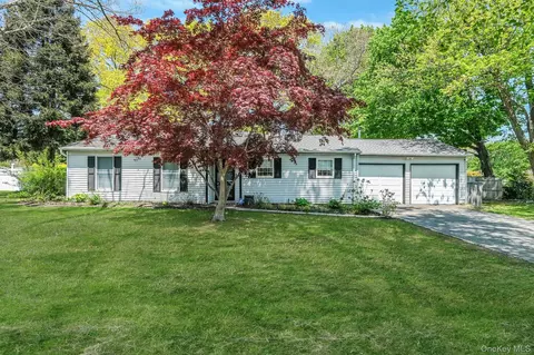 5 Oakwood Ave, Port Jefferson Station, NY 11776