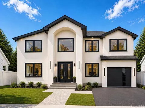 13 Rock Ln, Levittown, NY 11756