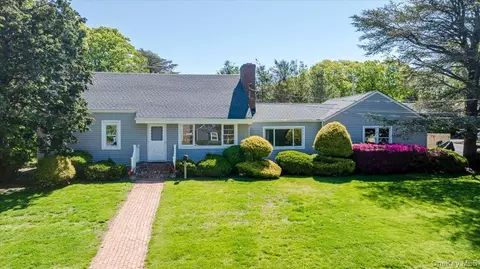 150 Burr Ave, Northport, NY 11768