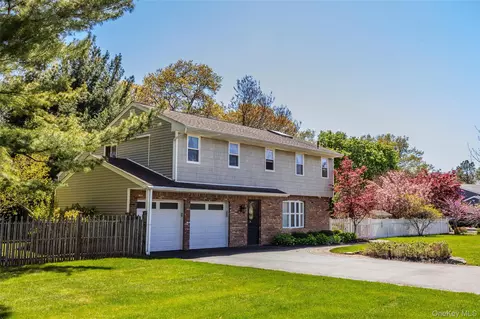 140 Tremper St, Holbrook, NY 11741